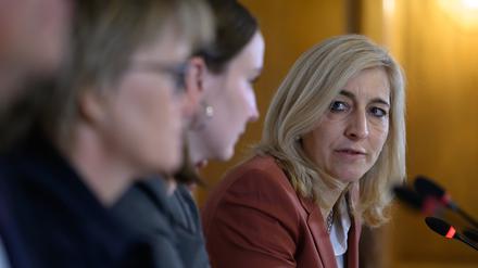 Nina Warken (CDU), Bundesministerin für Gesundheit, will die Krankenkassen finanziell entlasten.
