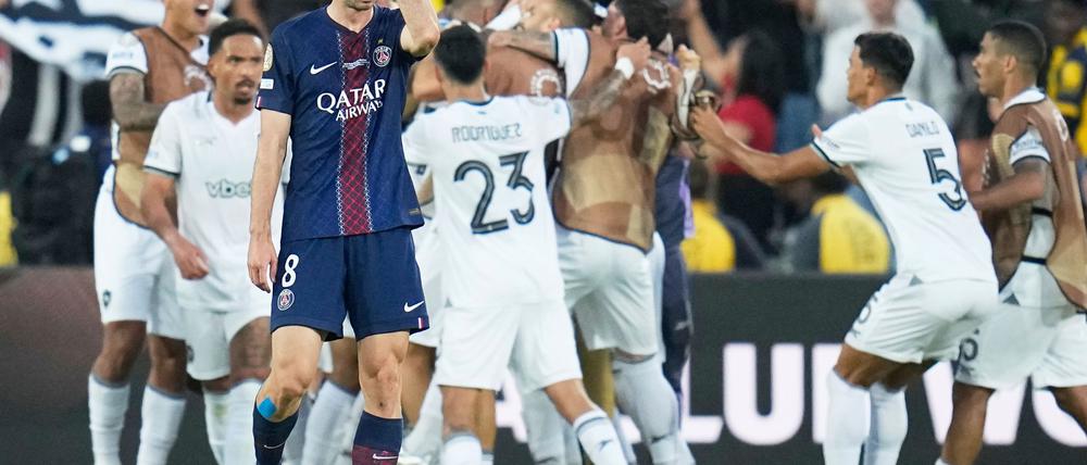 Paris Saint-Germain, hier mit Fabián Ruiz, verlor sensationell mit 0:1 gegen den brasilianischen Vertreter Botafogo.