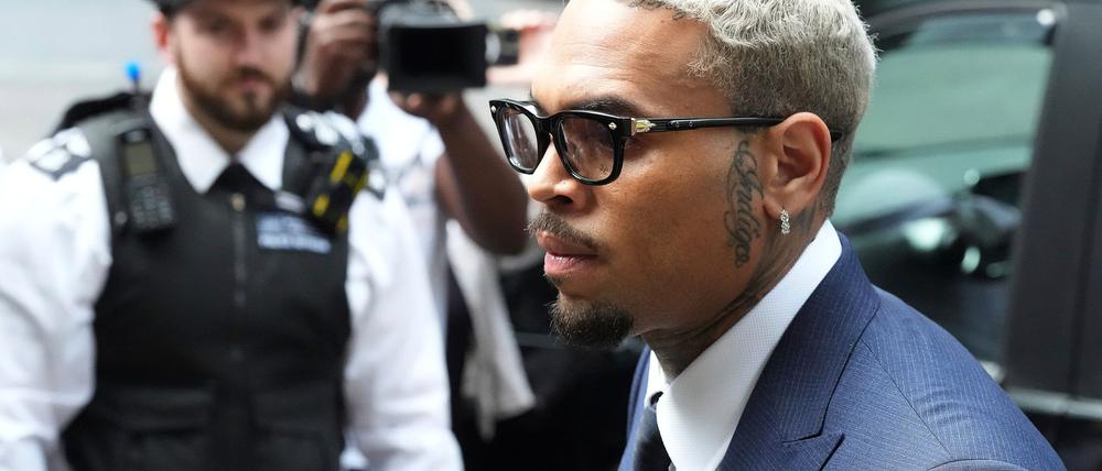 Der US-Sänger Chris Brown plädiert auf nicht schuldig.