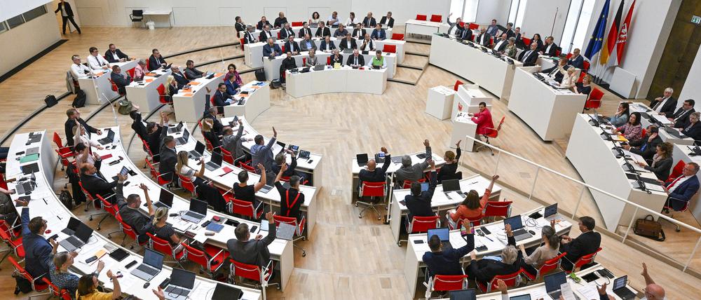 Auf der Sitzung vom Landtag Brandenburg findet die Schlussabstimmung über den Doppelhaushalt für 2025/2026 statt. 