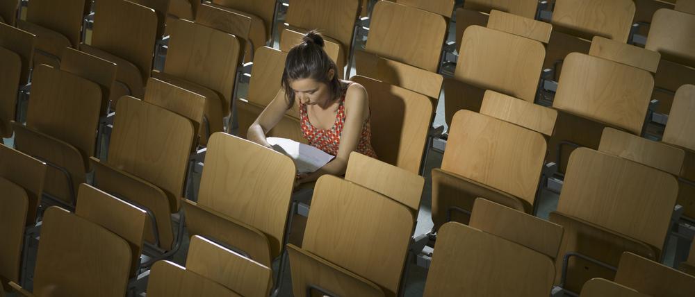 Studentin im Hörsaal.