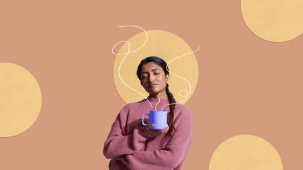 Eine Frau mit einer Tasse in der Hand riecht Kaffee-Duft (Illustration). 