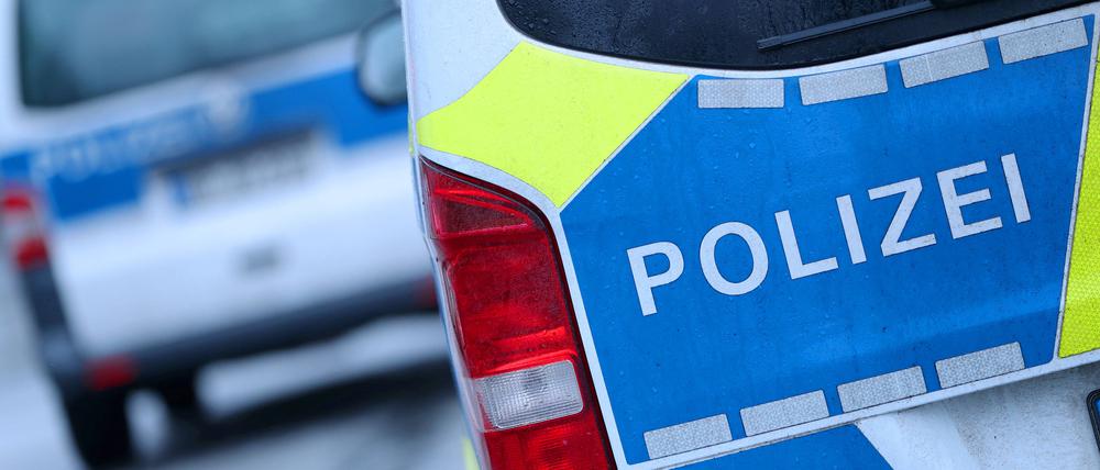 Zwei Polizeifahrzeuge in Nahaufnahme