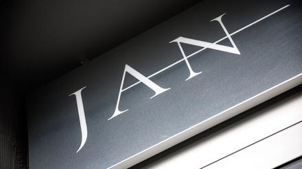 Schriftzug vom Restaurant „Jan“ in München. (Archivbild)