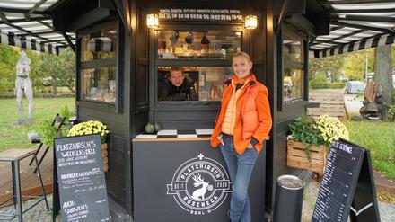 Der Verein „Wir sind Berliner“ um Beate Haase betreibt einen Kiosk am Roseneck.