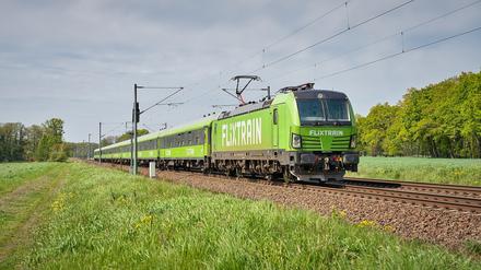 Eigene Busse belasten die Profitabilität des Mobilitätsanbieters Flix. Nun sollen Fernzüge für 2,4 Milliarden Euro hinzukommen.
