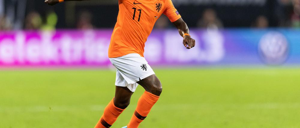 Der niederländische Profifußballer Quincy Promes wurde an sein Heimatland ausgeliefert.