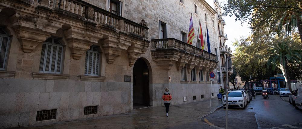 Ein deutscher Urlauber ist vom Landgericht in Palma auf Mallorca vom Vorwurf des versuchten Polizistenmordes freigesprochen worden (Symbolbild).