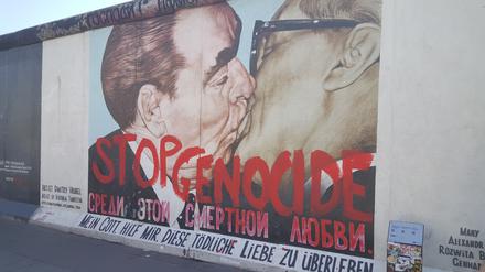 Bruderkuss-Gemälde an der East Side Gallery beschmiert.