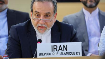 Der iranische Außenminister Abbas Araghchi hält am 20. Juni 2025 eine Rede vor einer Sondersitzung des Menschenrechtsrats der Vereinten Nationen in Genf, Schweiz.
