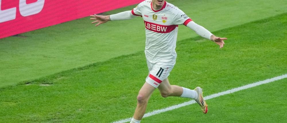 Nick Woltemade weckt mit seiner starken Saison Interesse - er traf auch im Endspiel des DFB-Pokals für den VfB.