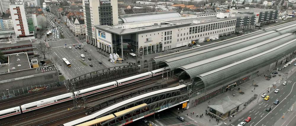 Rathaus, Bahnhof, Arcaden - und die Klosterstraße.