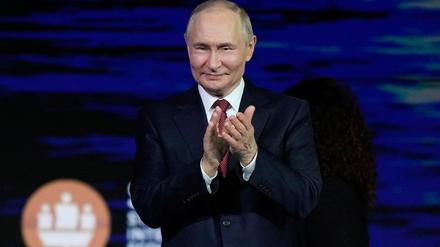 Putin bekam Applaus für seine Aussage, dass Russen und Ukrainer ein Volk seien. 