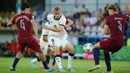 Die deutsche U19-Auswahl hat bei der EM das Halbfinale erreicht.
