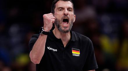 Volleyball-Bundestrainer  Giulio Cesare Bregoli hatte im Nationenliga-Spiel gegen Polen keinen Grund zum Jubel.