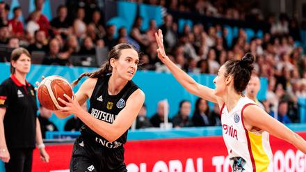 Emily Bessoir (vorne links) spielt nach ihrem auskurierten Kreuzbandriss wieder eine wichtige Rolle im deutschen Team. 