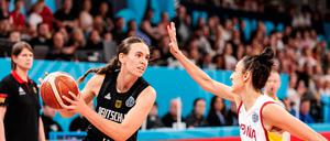 Emily Bessoir (vorne links) spielt nach ihrem auskurierten Kreuzbandriss wieder eine wichtige Rolle im deutschen Team. 