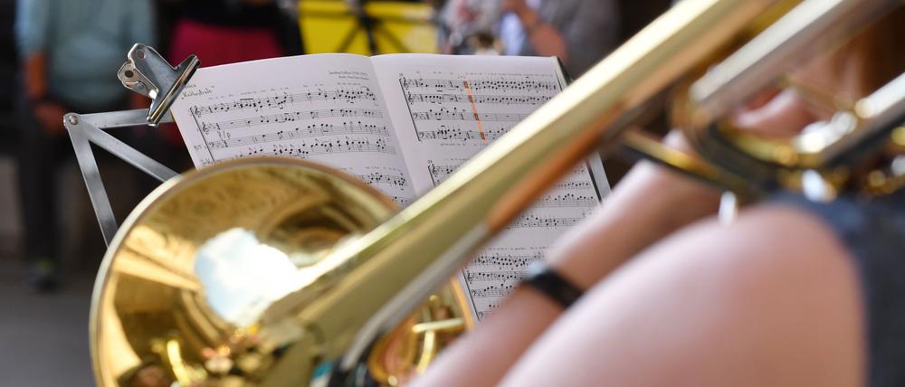 Von der Straßenmusik bis zum klassischen Orchester: Die Fête de la Musique ist in Berlin jedes Jahr ein großes Ding. (Archivbild)