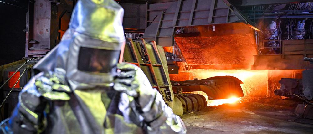 ArcelorMittal hat Pläne für eine klimaneutrale Stahlproduktion in Bremen und Eisenhüttenstadt verworfen. (Archivbild)