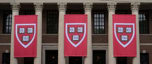 Die Universität Harvard befindet sich in einer Art Kleinkrieg mit Donald Trump.