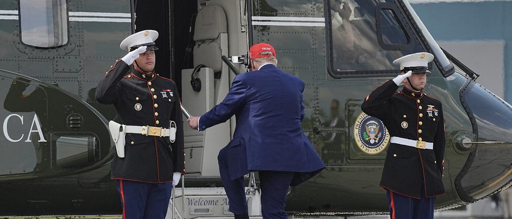 US-Präsident Donald Trump verlässt den Flughafen Morristown im Bundesstaat New Jersey.