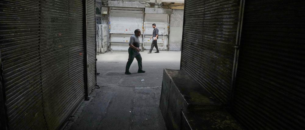 Nach seiner Festnahme im vergangenen Jahr wurde ein deutscher Tourist ins Gefängnis nach Teheran gebracht. (Archivbild)