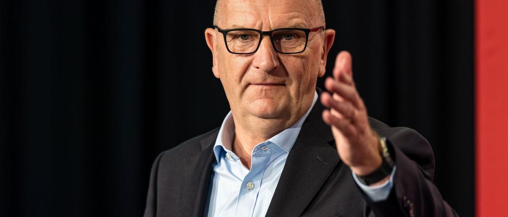 Brandenburgs Ministerpräsident Dietmar Woidke (SPD) will mit Gewerkschaften über die Zukunft der Lehrer sprechen.
