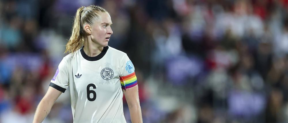 Janina Minge hat erst 21 Länderspiele hinter sich und ist trotzdem zur stellvertretenden Kapitänin ernannt worden.