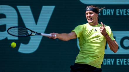 Alexander Zverev hat den Einzug ins Halle-Finale verpasst.