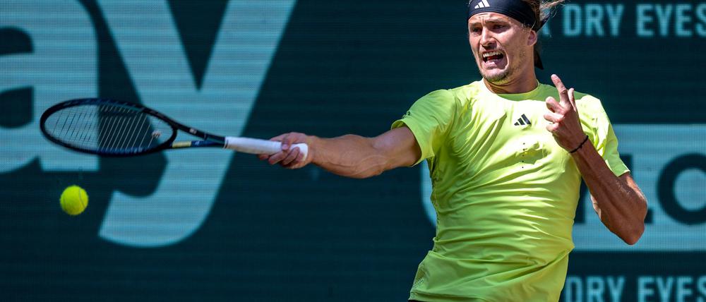 Alexander Zverev hat den Einzug ins Halle-Finale verpasst.