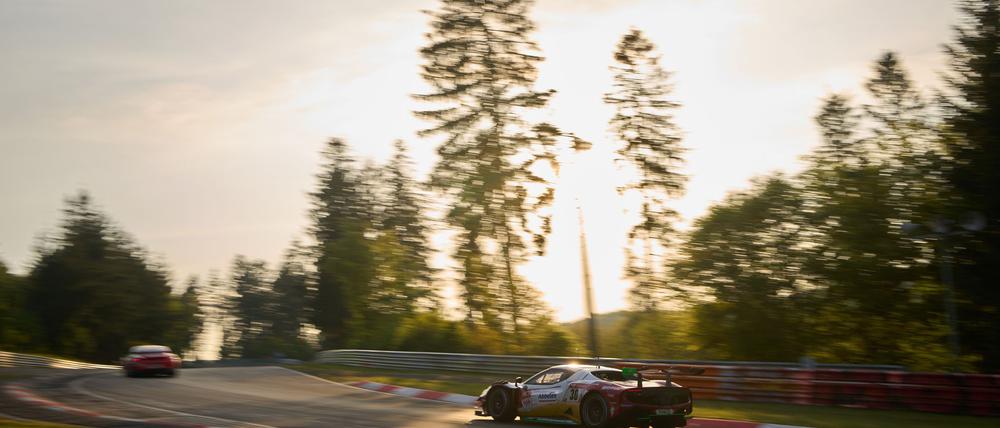 Beim 24-Stunden-Rennen auf dem Nürburgring sorgte ein Stromausfall für eine Unterbrechung.
