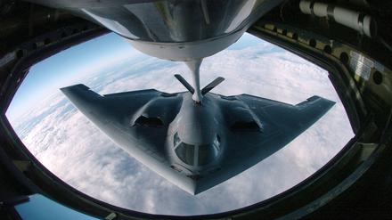 Die B-2-Bomber können besonders schwere Bomben tragen.