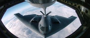 Die B-2-Bomber können besonders schwere Bomben tragen.