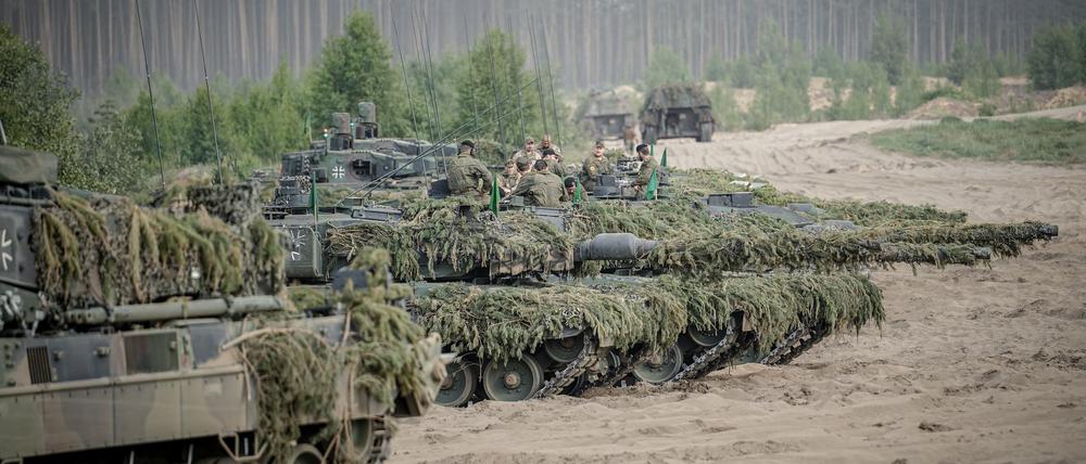 Geld verdienen mit Waffen? Eine knappe Mehrheit der Bundesbürger findet das vertretbar (Archivbild)
