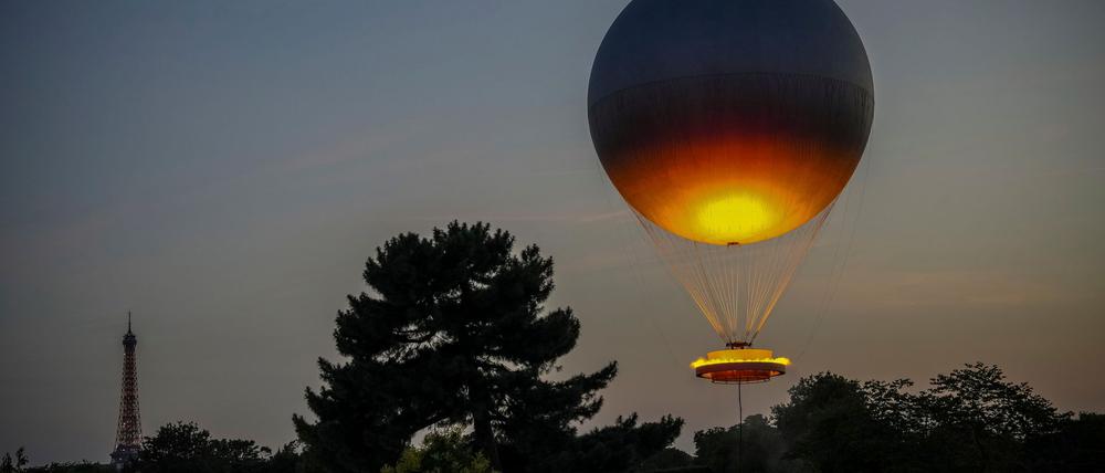 Viele Menschen in Paris hatten sich gewünscht, dass der olympische Ballon wieder in die Stadt zurückkehrt.