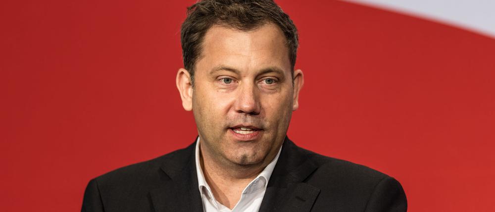 SPD-Chef und Bundesfinanzminister Lars Klingbeil setzt in der Debatte um mehr Geld für Verteidigung auf die Frage, was notwendig ist. (Archivbild)