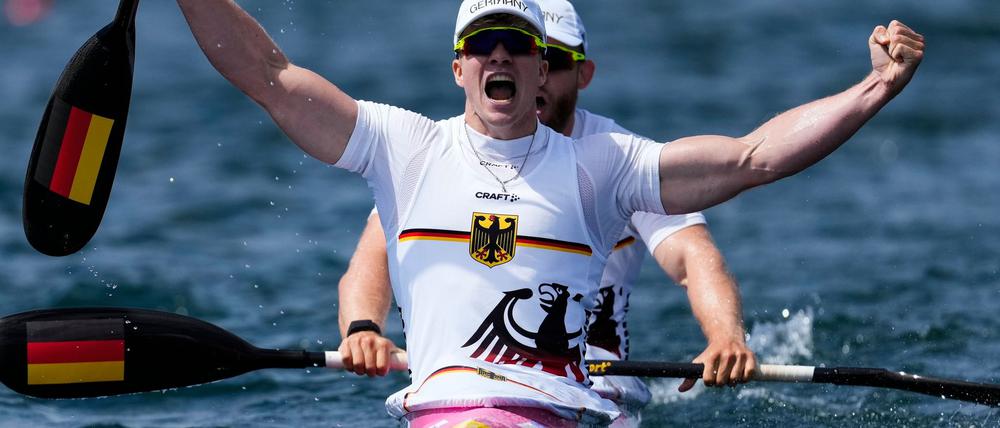  Deutschlands Jacob Schopf (vorn) und Max Lemke gewinnen im Kajak-Zweier den EM-Titel.