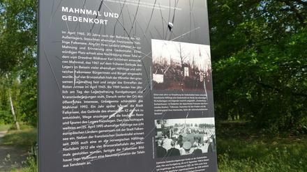 Beschädigte Gedenkstelen im Geschichtspark Falkensee.