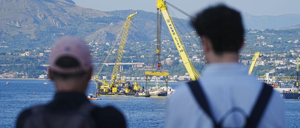 Ein besonderer Anblick: die Bergung der Superyacht „Bayesian“.