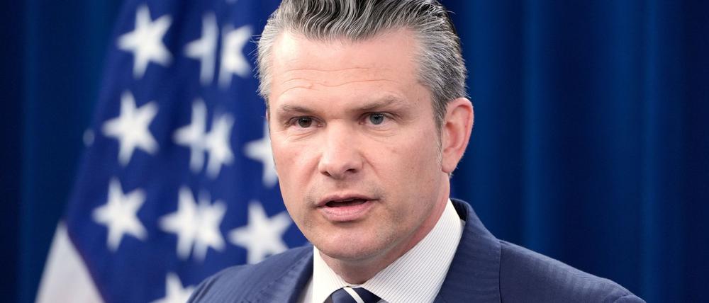 US-Verteidigungsminister Pete Hegseth spricht vom längsten Einsatz der Tarnkappenbomber seit 2001.