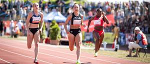 Gina Lückenkemper (m.) ist bestens gewappnet für die kommende WM.