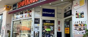 Der Spätkauf an der Greifswalder Straße, in dem am Samstag auf einen Mitarbeiter geschossen wurde, hat am Sonntag geschlossen.