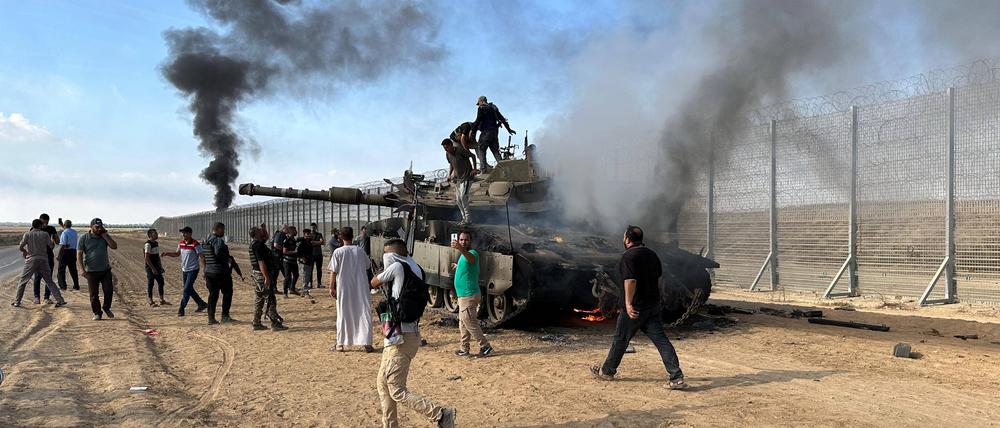 Terroristen der Hamas beim Überfall auf Israel am 7. Oktober 2023. verändert.