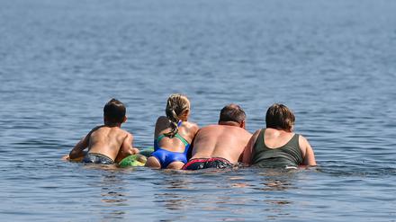 Die Sonne hat viele Brandenburger ins Freibad oder an den See gelockt. (Archivfoto)