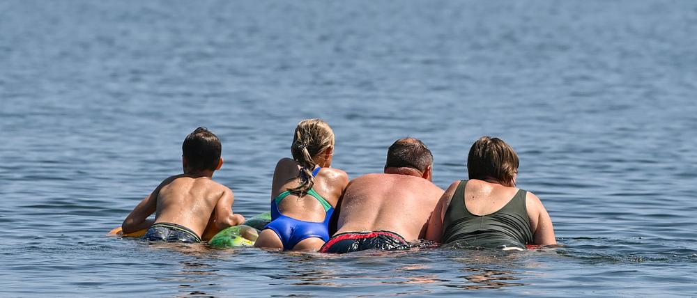 Die Sonne hat viele Brandenburger ins Freibad oder an den See gelockt. (Archivfoto)