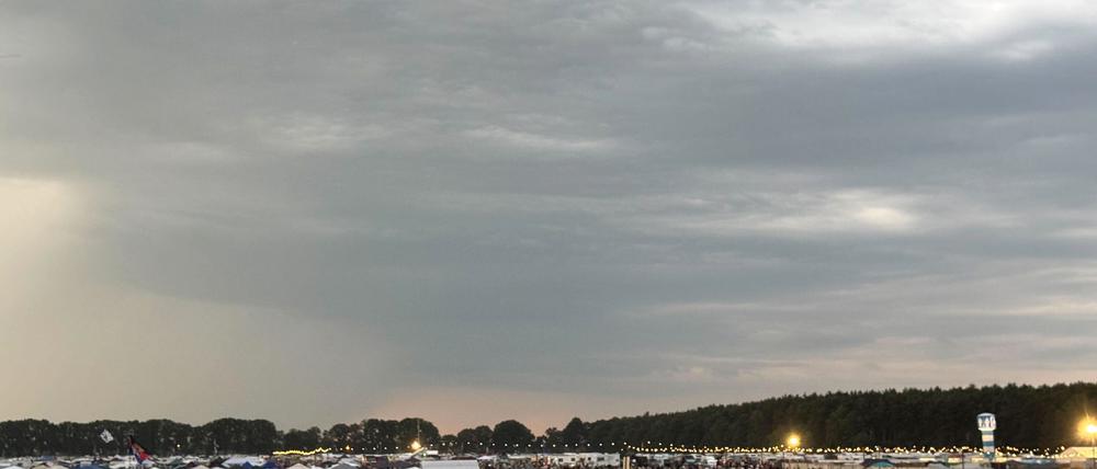 Die Besucherinnen und Besucher mussten das Festivalgelände am Sonntagabend zwischenzeitlich verlassen.