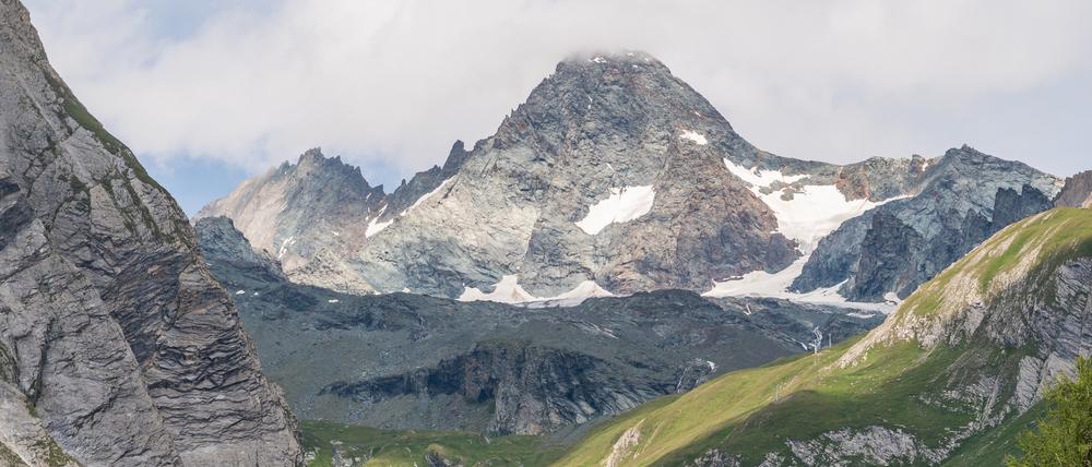 Wanderer marschieren Richtung Großglockner.