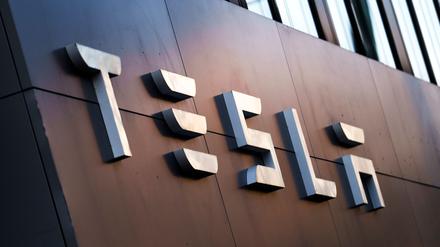 Tesla startet seinen lange angekündigten Robotaxi-Dienst. 