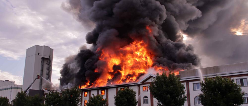 In einer Haferflocken-Fabrik ist ein Großbrand ausgebrochen.