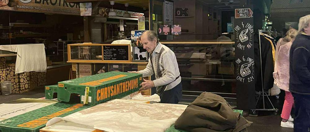 Es zeigt den verstorbenen Blumenhändler Karl-Heinz Fechner aus der Arminiusmarkthalle in Moabit